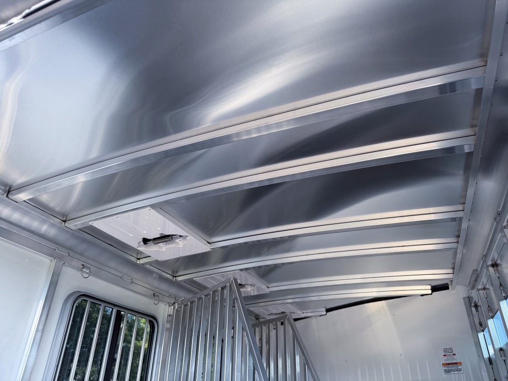 Sundowner 3 Horse Super Sport - Silver - Feed Door and Window KC1518