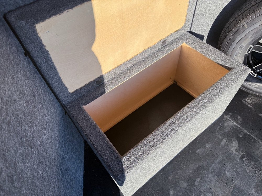 19' Sundowner Super Tack 3 Horse w/ Large Tack Room and Water Tank - White (2) 5,200lb Axles - 3 Horse/Horse Trailers - Stryker Dealership Group