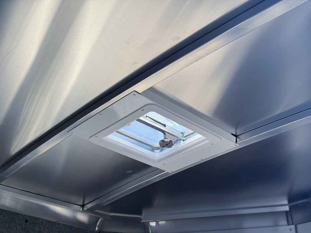 19' Sundowner Super Tack 3 Horse w/ Large Tack Room and Water Tank - White (2) 5,200lb Axles - 3 Horse/Horse Trailers - Stryker Dealership Group