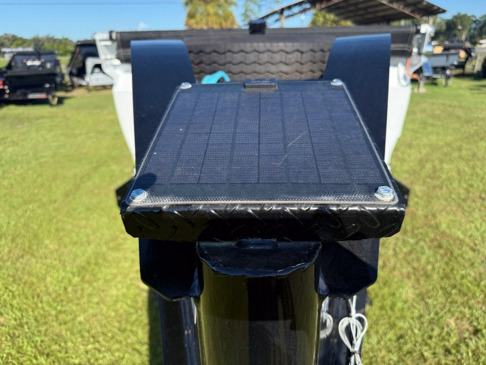 20' HZH GN Dump Trailer w/ 4' Walls (2) 10k Axles, 3-Way Door, Hydraulic Jacks - Gooseneck Dump/Dump Trailers - Stryker Dealership Group