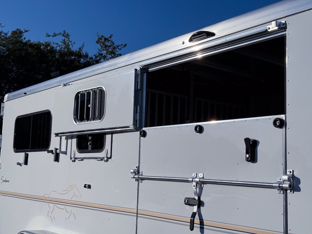 22' Sundowner Charter SE 2+1 Gooseneck Straight Load - White w/Stainless Nose (2) 5,200lb Axles - Si - 2 Horse/Horse Trailers - Stryker Dealership Group