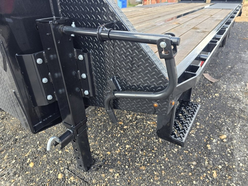 25' Stryker Gooseneck (2) 10K Axles Mega Ramps Dual Wheels - Dual Wheel Deckover/DO 10K MR DW - Stryker Dealership Group