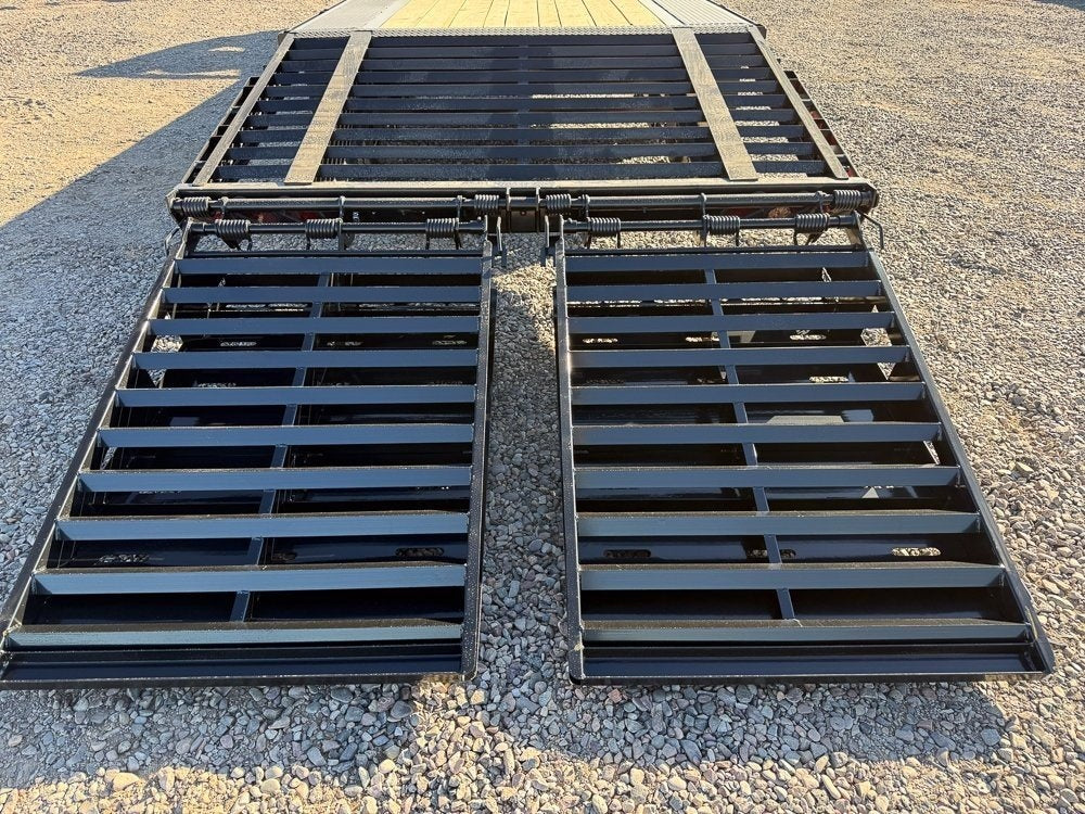 25' Stryker Gooseneck Deckover Trailer Mega Ramps - (2) 7K Axles - Super Single Deckover/DO 7K MR - Stryker Dealership Group