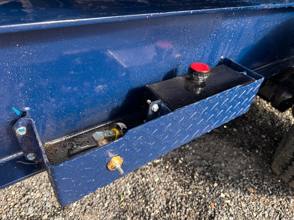 26' Navy Blue HET Tilt Equipment Trailer Gooseneck 102" Wide (2) 10K Axles - Hydraulic Jacks - Equipment Tilt - Stryker Dealership Group