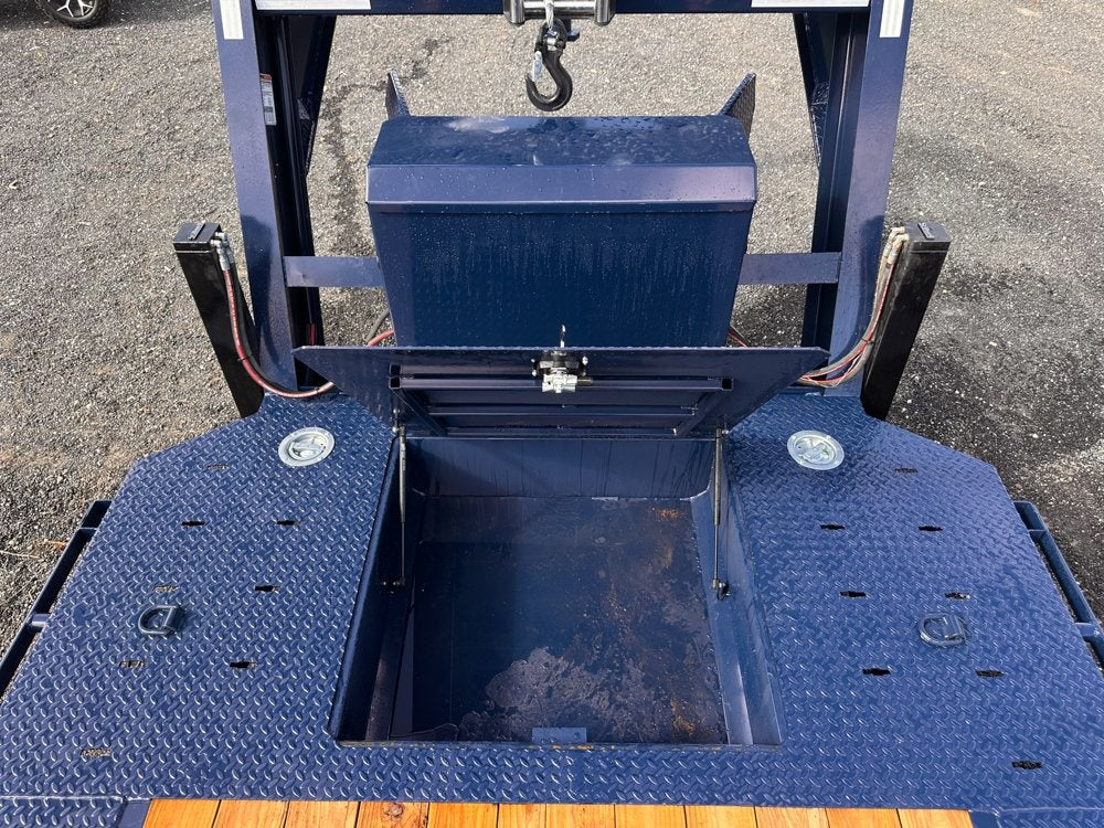 26' Navy Blue HET Tilt Equipment Trailer Gooseneck 102" Wide (2) 10K Axles - Hydraulic Jacks - Equipment Tilt - Stryker Dealership Group