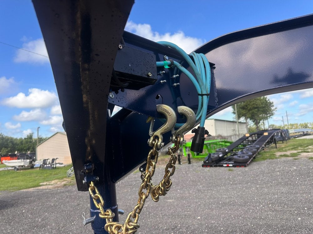 26' Navy Blue HET Tilt Equipment Trailer Gooseneck 102" Wide (2) 10K Axles - Hydraulic Jacks - Equipment Tilt - Stryker Dealership Group