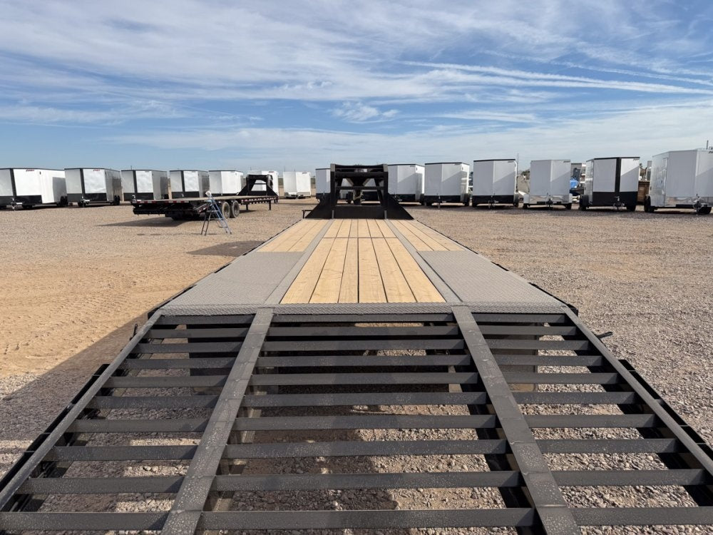 32' Stryker Gooseneck (2) 10K Axles Mega Ramps Dual Wheels - Dual Wheel Deckover/DO 10K MR DW - Stryker Dealership Group