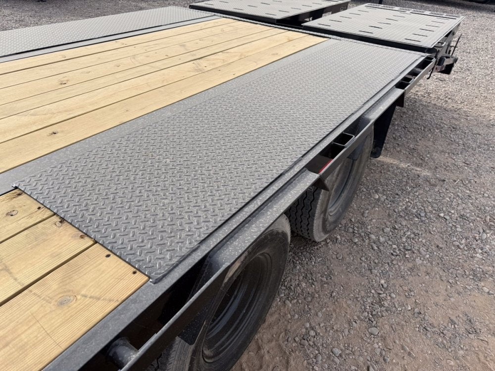 32' Stryker Gooseneck (2) 10K Axles Mega Ramps Dual Wheels - Dual Wheel Deckover - DO 10K MR DW - Stryker Dealership Group