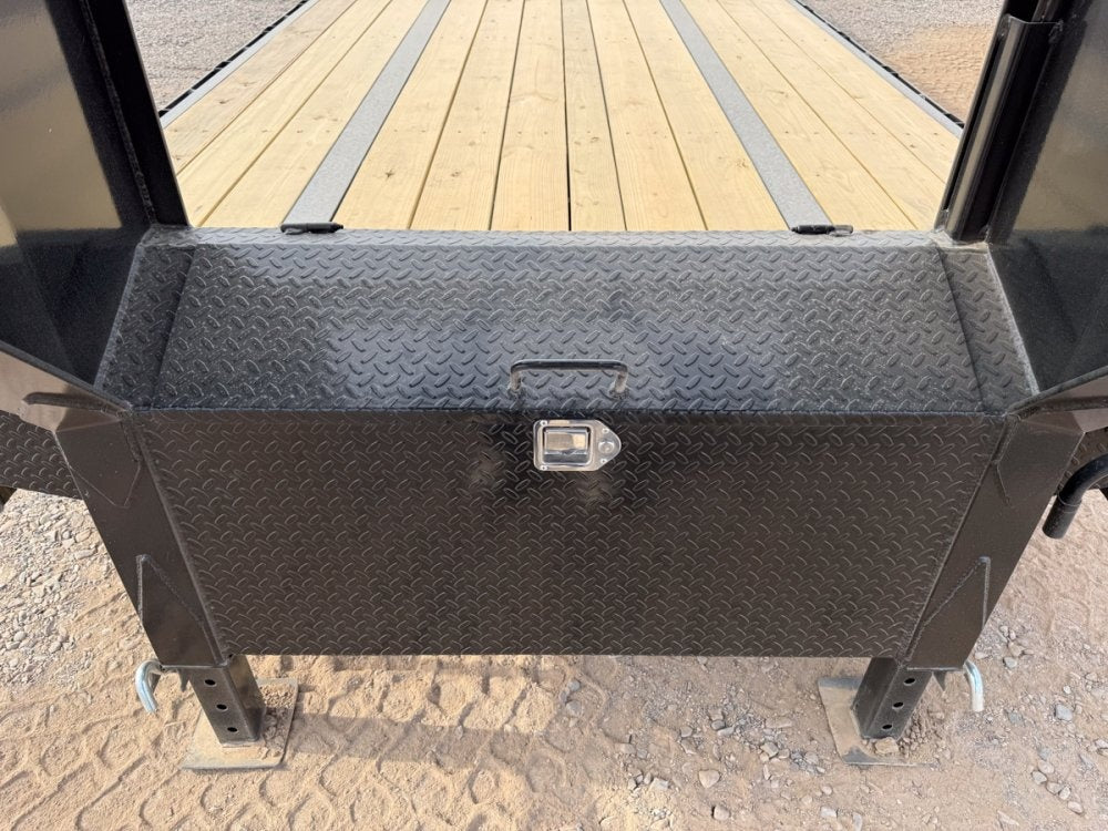 32' Stryker Gooseneck (2) 10K Axles Mega Ramps Dual Wheels - Dual Wheel Deckover - DO 10K MR DW - Stryker Dealership Group