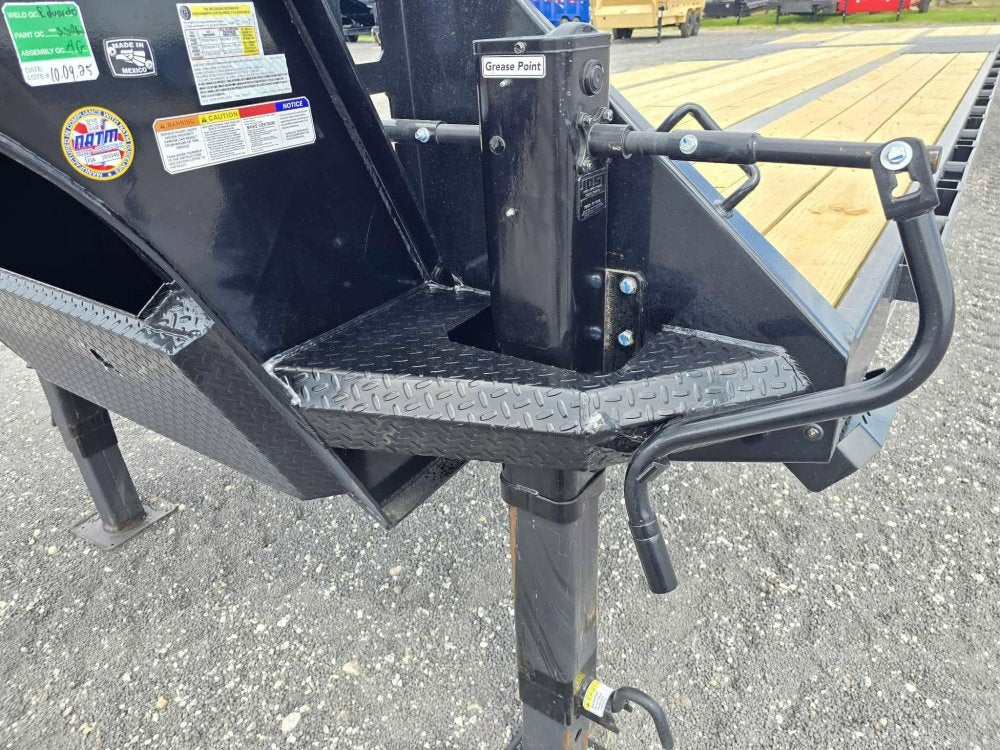 36' HYZ Gooseneck Flat deck Hydraulic Dovetail - Hydraulic Dovetail - Stryker Dealership Group