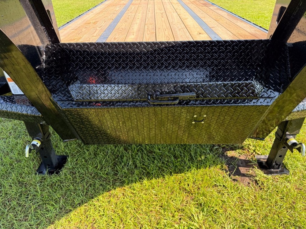 40' Horizon FHZ Gooseneck Dual Wheel Deckover Trailer Mega Ramps - (2) 12K Axles - Dual Wheel Deckover/DO 12K MR - Stryker Dealership Group