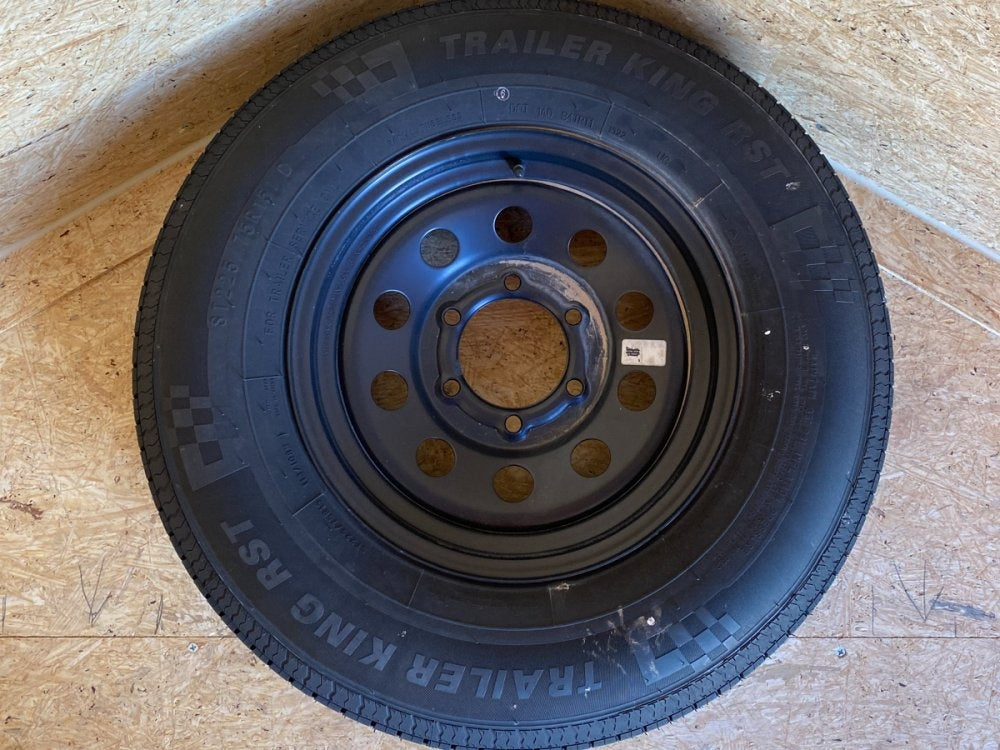 8.5 x 24 Journey SE Flat Top Sloped V Nose Car Hauler (2) 5200 lbs Axles - Enclosed - Stryker Dealership Group