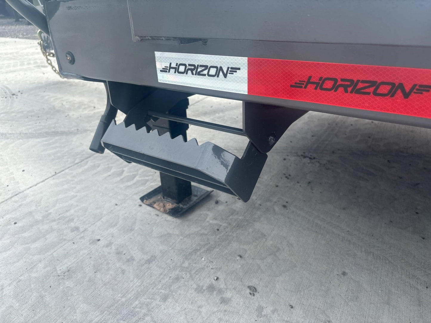 Horizon FHZSS Pintle Hitch Deckover Trailer - Stryker Dealership Group