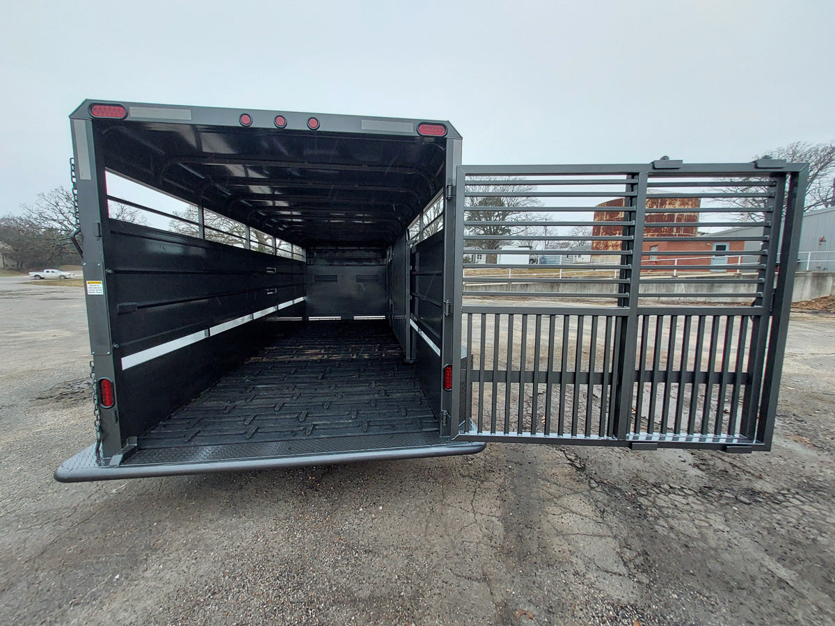 Round House Industries Gooseneck Livestock Trailer