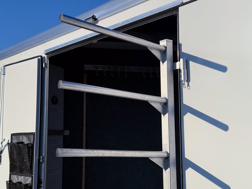 Sundowner Super Tack 3 Horse w/ Large Tack Room and Water Tank - White (2) 5,200lb Axles KC1359 - Stryker Dealership Group