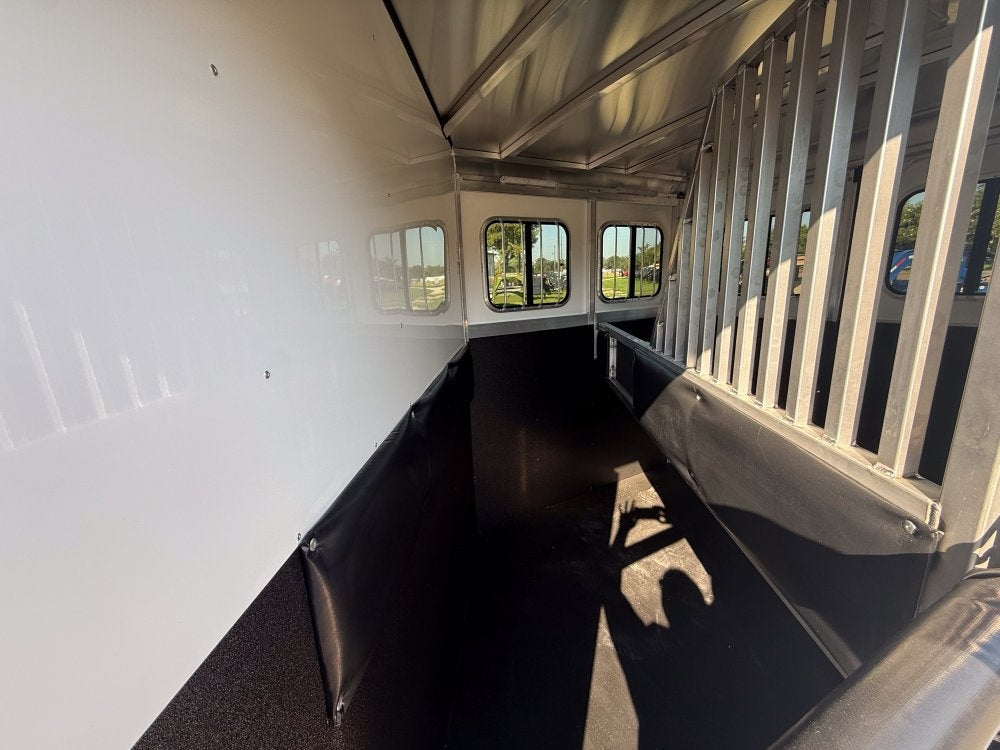 Sundowner 2 Horse Super Sport - White - 2 Horse/Horse Trailers - Stryker Dealership Group