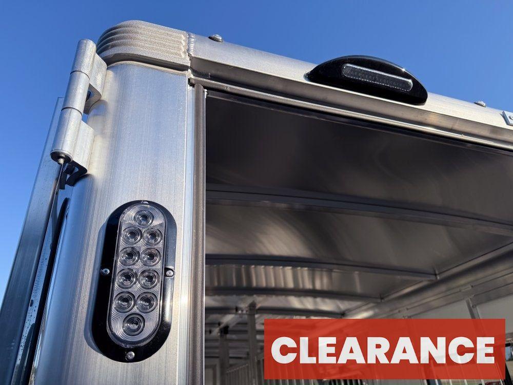 Sundowner Charter SE 2+1 Gooseneck Straight Load - White w/Stainless Nose (2) 5,200lb Axles - Side R - 2 Horse - Horse Trailers - Stryker Dealership Group