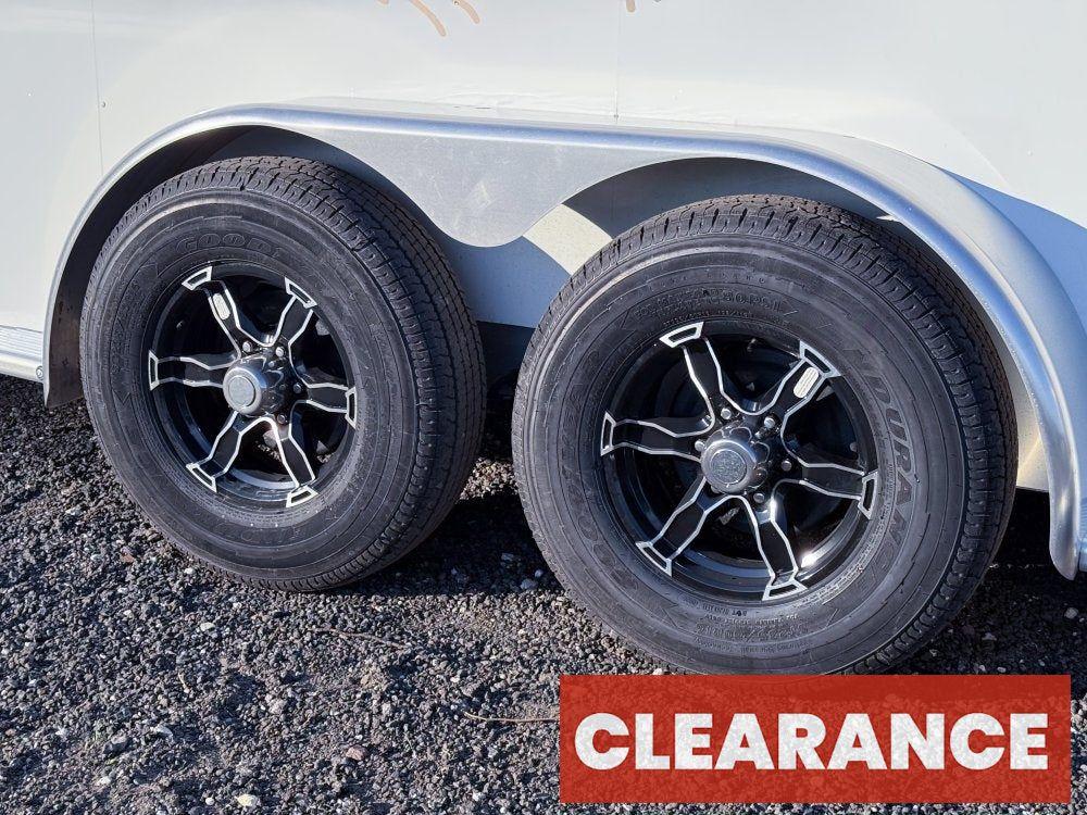 Sundowner Charter SE 2+1 Gooseneck Straight Load - White w/Stainless Nose (2) 5,200lb Axles - Side R - 2 Horse - Horse Trailers - Stryker Dealership Group