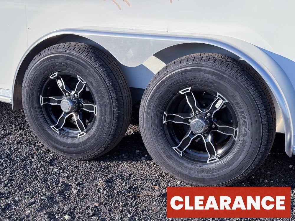 Sundowner Charter SE 2+1 Gooseneck Straight Load - White w/Stainless Nose (2) 5,200lb Axles - Side R - 2 Horse - Horse Trailers - Stryker Dealership Group