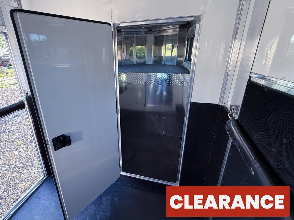 Sundowner Charter SE 2+1 Gooseneck Straight Load - White w/Stainless Nose (2) 5,200lb Axles - Side R - 2 Horse - Horse Trailers - Stryker Dealership Group