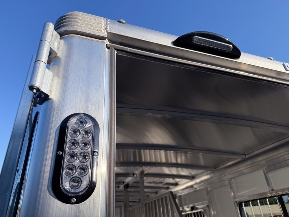 Sundowner Charter TR SE 2+1 Gooseneck Straight Load - White w/Stainless Nose (2) 5,200lb Axles - Sid - 2 Horse/Horse Trailers - Stryker Dealership Group