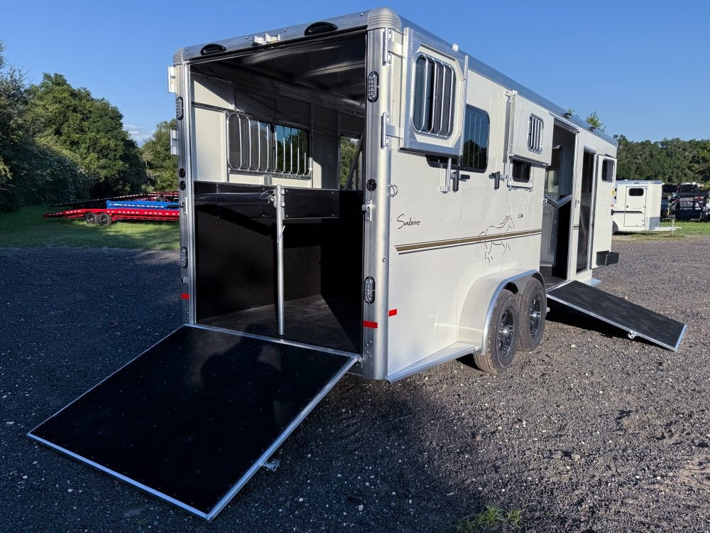Sundowner Charter TR SE 2+1 Gooseneck Straight Load - White w/Stainless Nose (2) 5,200lb Axles - Sid - 2 Horse/Horse Trailers - Stryker Dealership Group