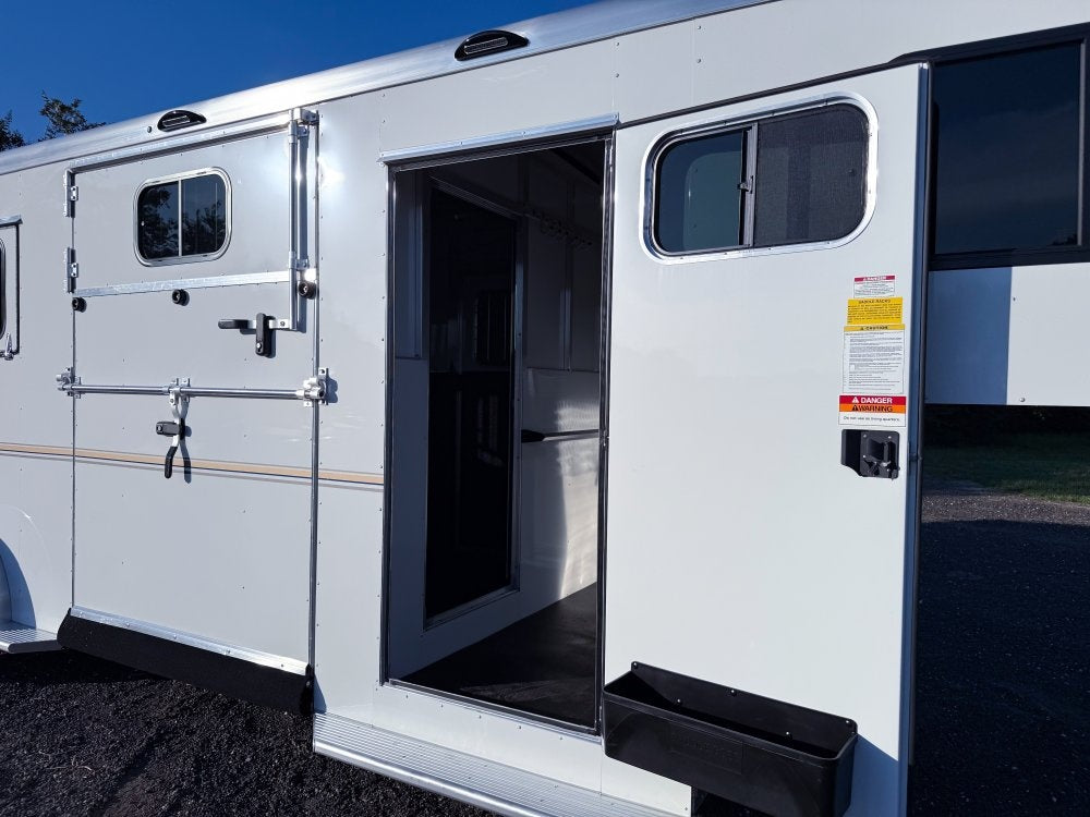 Sundowner Charter TR SE 2+1 Gooseneck Straight Load - White w/Stainless Nose (2) 5,200lb Axles - Sid - 2 Horse/Horse Trailers - Stryker Dealership Group