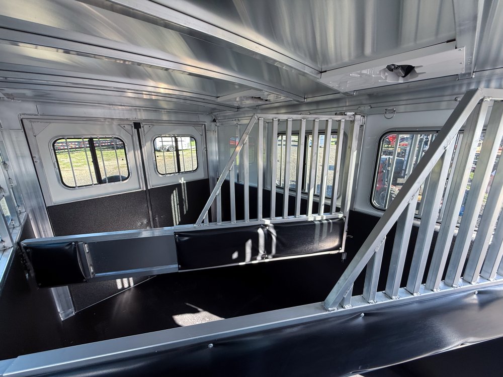 Sundowner 3 Horse Super Sport - Silver - Feed Door and Window KC1518