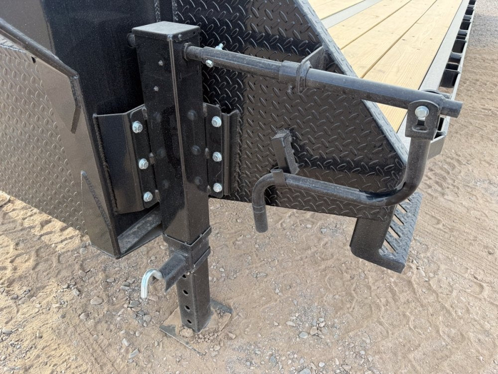 32' Stryker Gooseneck (2) 10K Axles Mega Ramps Dual Wheels - Dual Wheel Deckover/DO 10K MR DW - Stryker Dealership Group