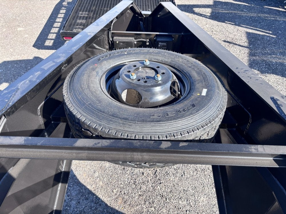 32' Stryker Gooseneck (2) 12K Axles Mega Ramps Dual Wheels - Dual Wheel Deckover/DO 12K MR - Stryker Dealership Group