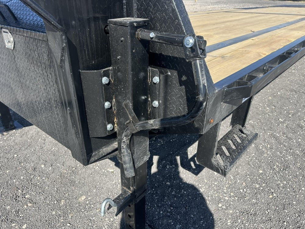 32' Stryker Gooseneck Deckover Trailer Mega Ramps - (2) 7K Axles - Super Single Deckover/DO 7K MR - Stryker Dealership Group