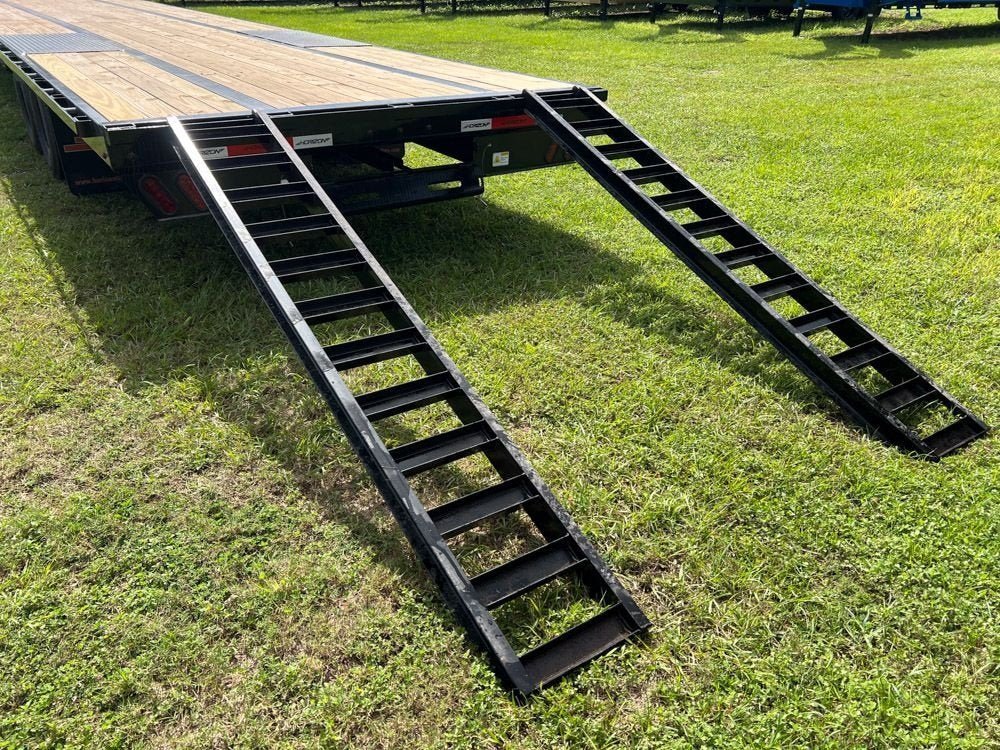 40' FHZ Gooseneck Deckover (2) 12K Axles Straight Deck 25.9 GVWR 13437 - Stryker Dealership Group