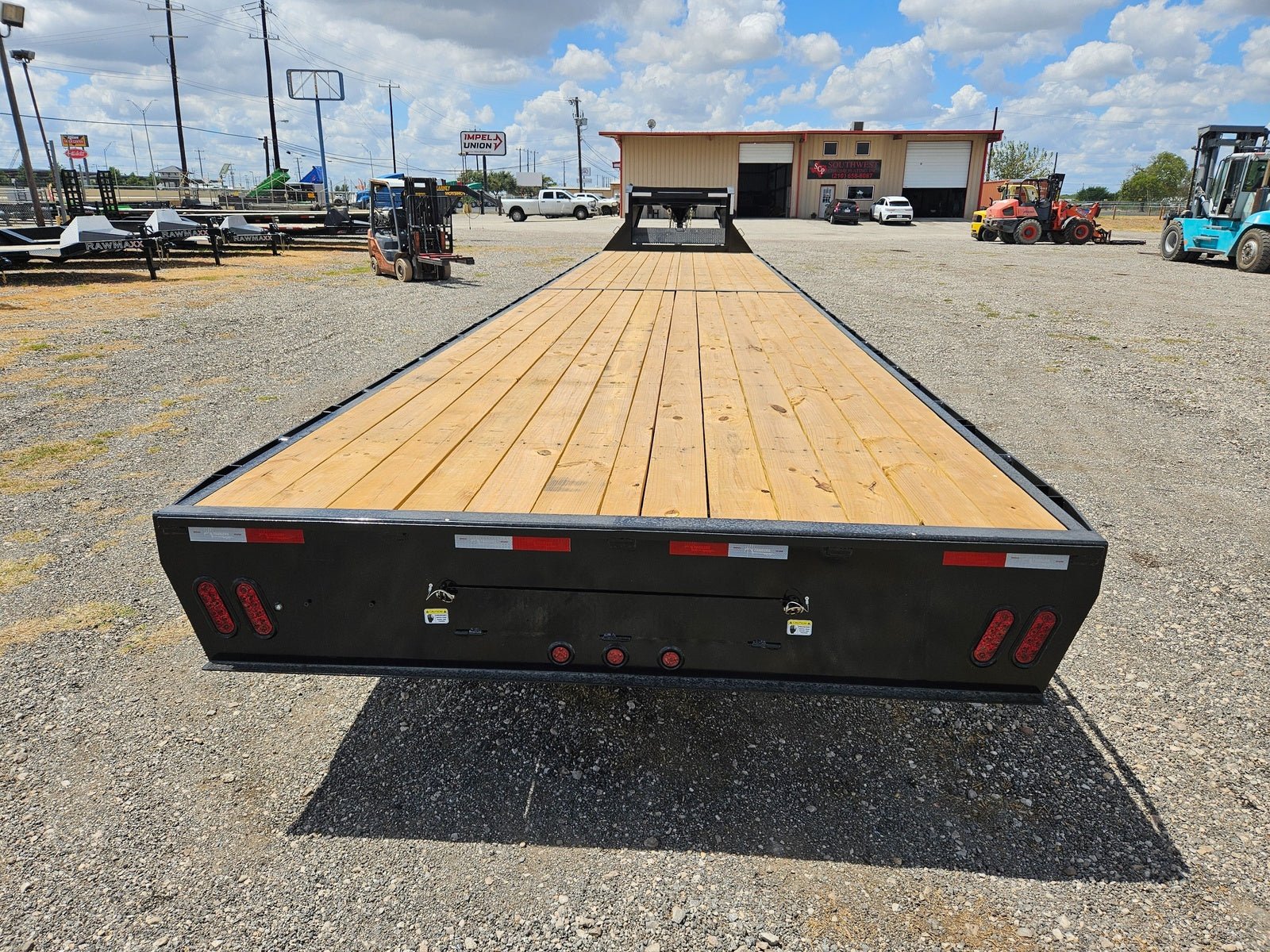 40' Straight Deck ECO with 14 ply Tires ECO40GN7KBKSD - Stryker Dealership Group