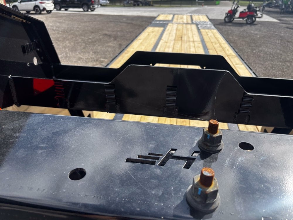 40' FYZ Gooseneck Flat deck Hydraulic Dovetail 12K Axles - Hydraulic Dovetail - Stryker Dealership Group