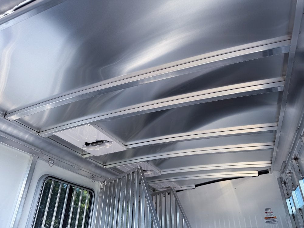 Sundowner 3 Horse Super Sport - Silver - Feed Door and Window KC1518