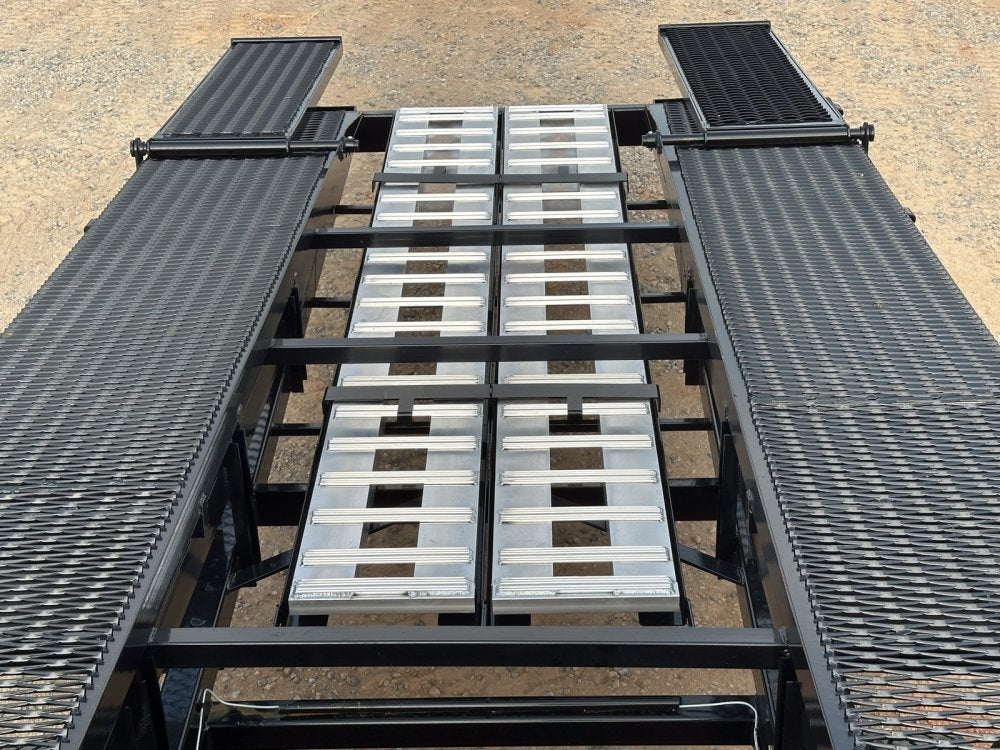 50' Stryker Fifth Wheel Low Profile Wedge (2) 12k Elec/Hyd Axles 004167