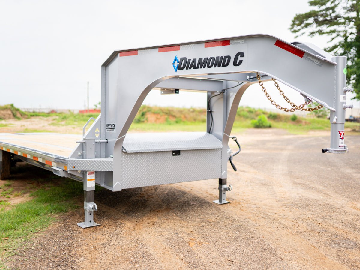 Diamond C FMAX Dual Wheel Hyrdraulic Dovetail - Stryker Dealership Group