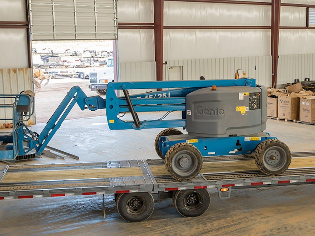 Diamond C FMAX Dual Wheel Hyrdraulic Dovetail - Stryker Dealership Group