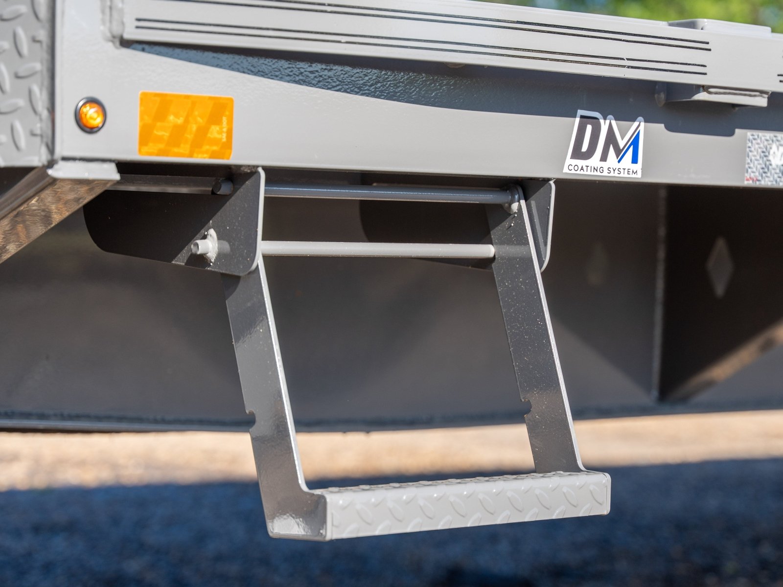 Diamond C FMAX Dual Wheel Hyrdraulic Dovetail - Stryker Dealership Group