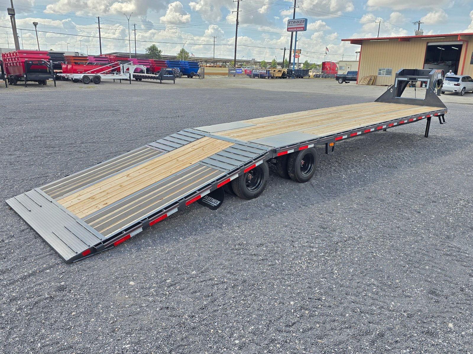 Diamond C FMAX HD Hyrdraulic Dovetail - Stryker Dealership Group