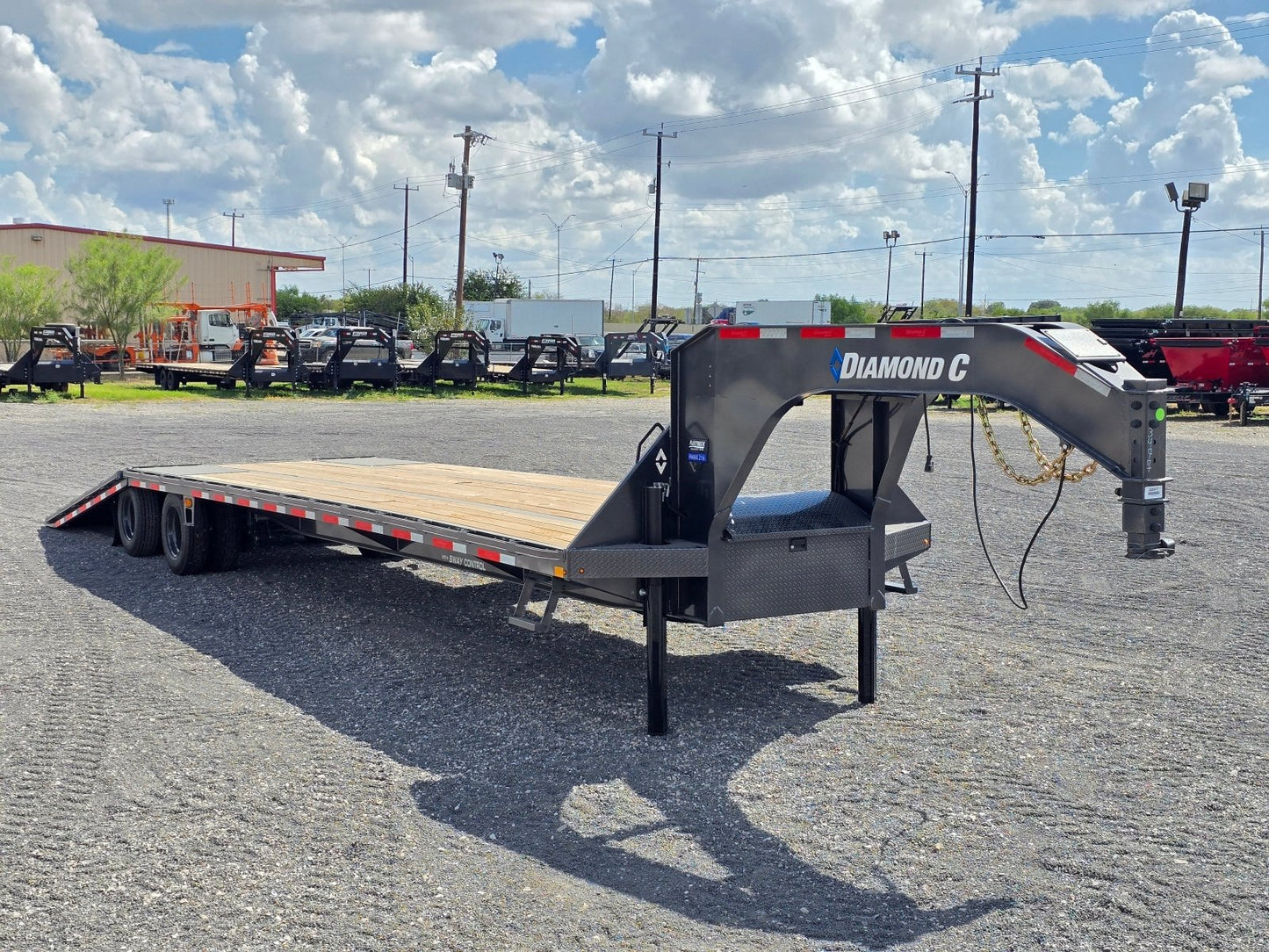 Diamond C FMAX HD Hyrdraulic Dovetail - Stryker Dealership Group
