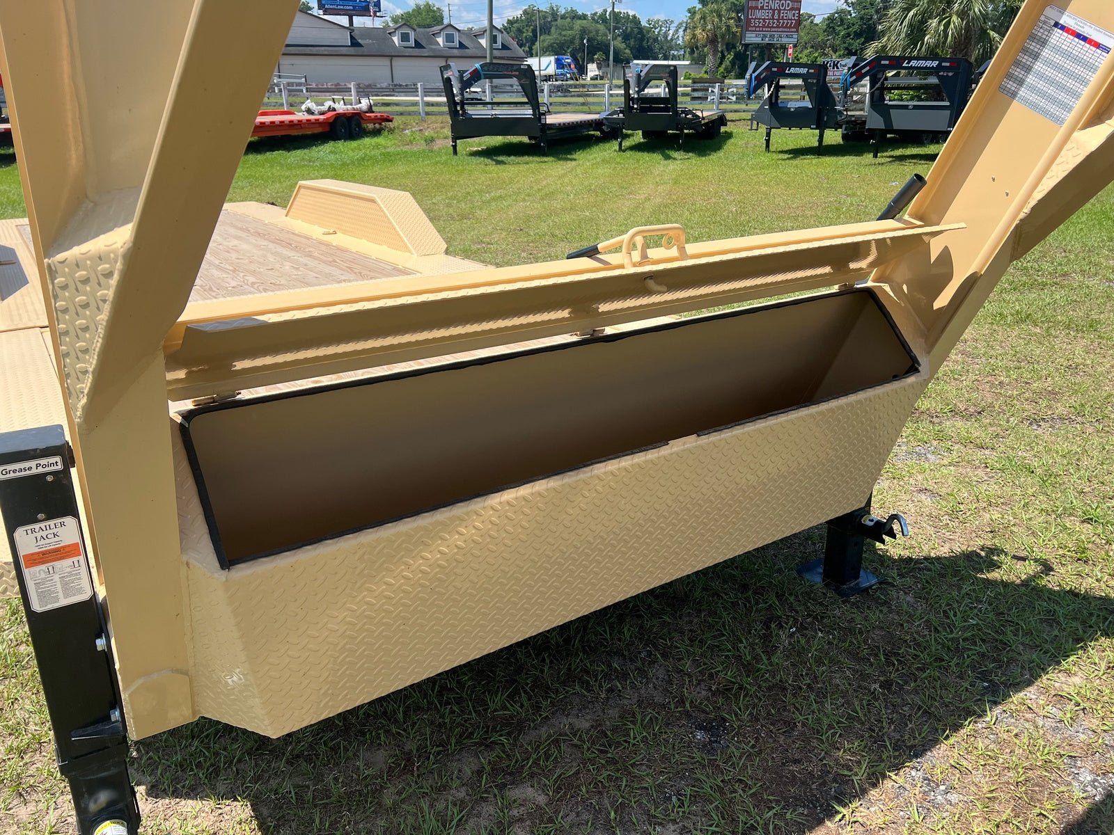 Horizon ETZ Gooseneck Equipment Tilt Trailer - Stryker Dealership Group