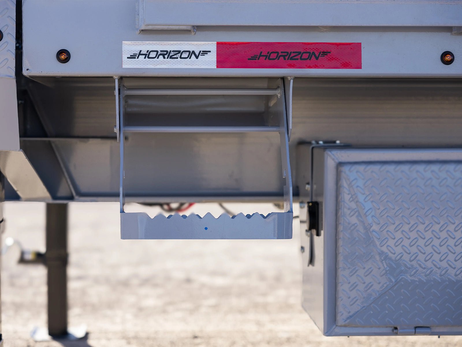 Horizon FFHSS Deckover Tilt Trailer - Stryker Dealership Group