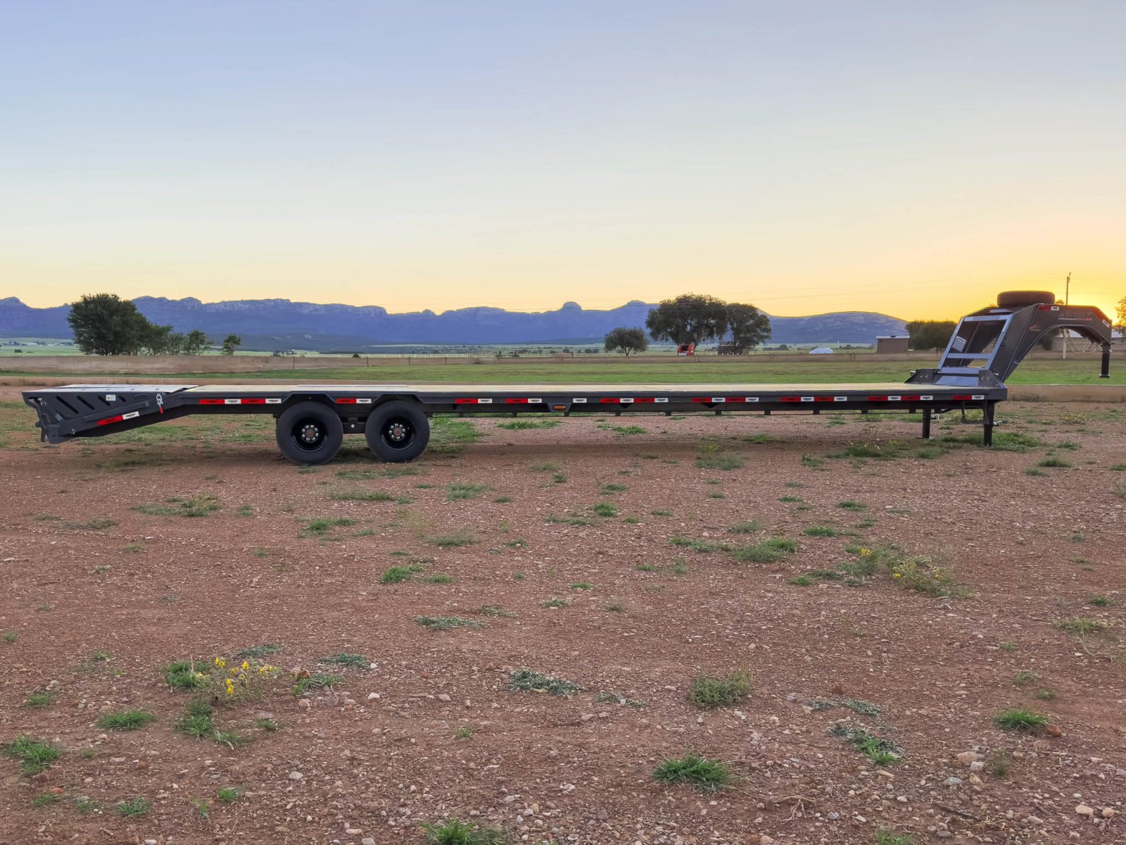 Horizon FHZ Gooseneck Flatbed - Stryker Dealership Group