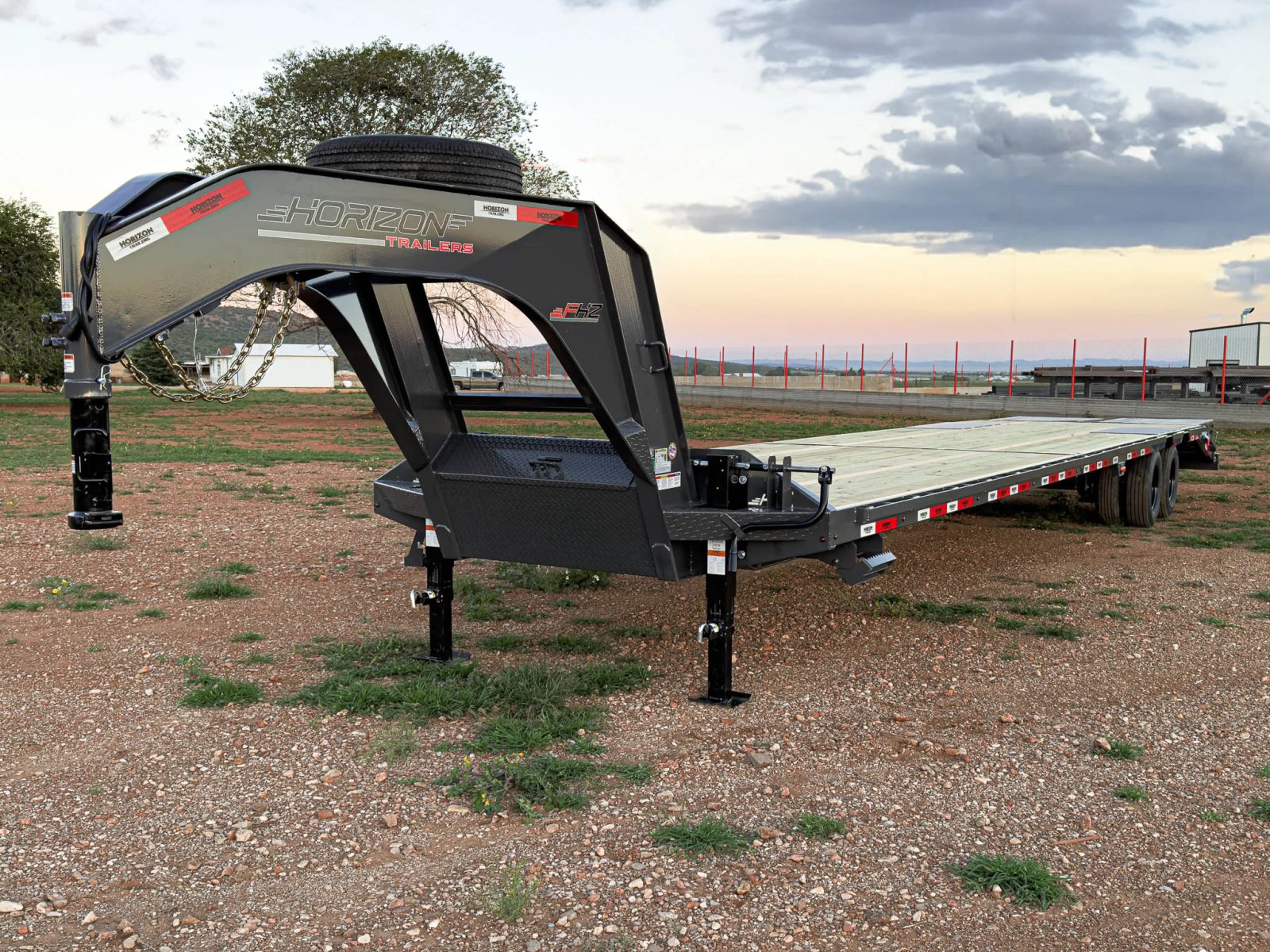 Horizon FHZ Gooseneck Flatbed - Stryker Dealership Group