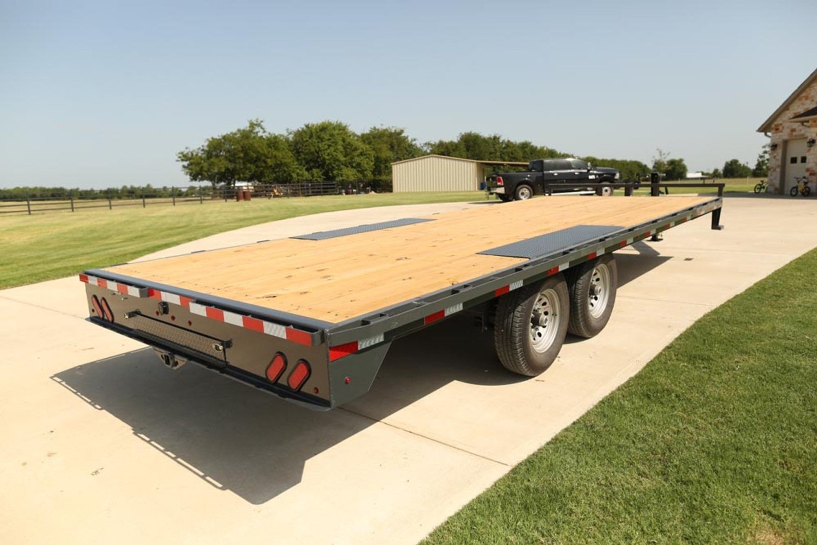 Lamar F8 Deckover Trailer - Stryker Dealership Group