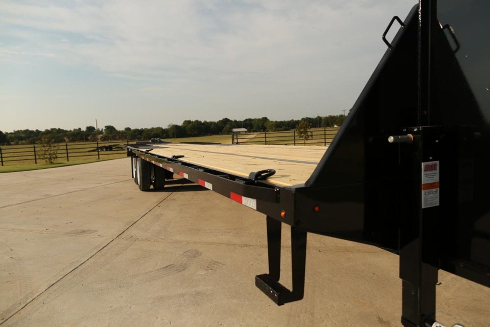 Lamar FG Deckover Goosneck Trailer - Stryker Dealership Group