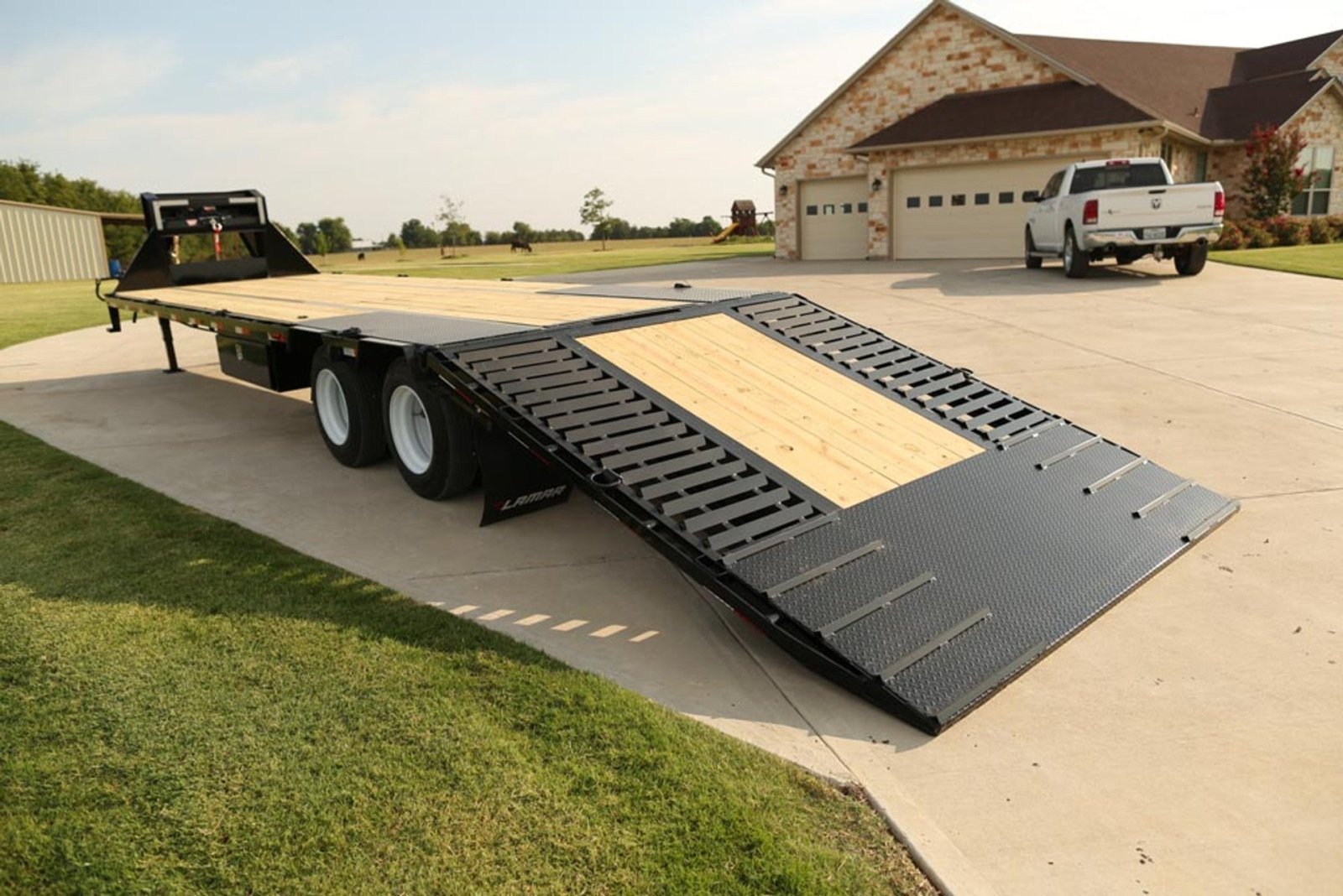 Lamar FG Deckover Goosneck Trailer - Stryker Dealership Group