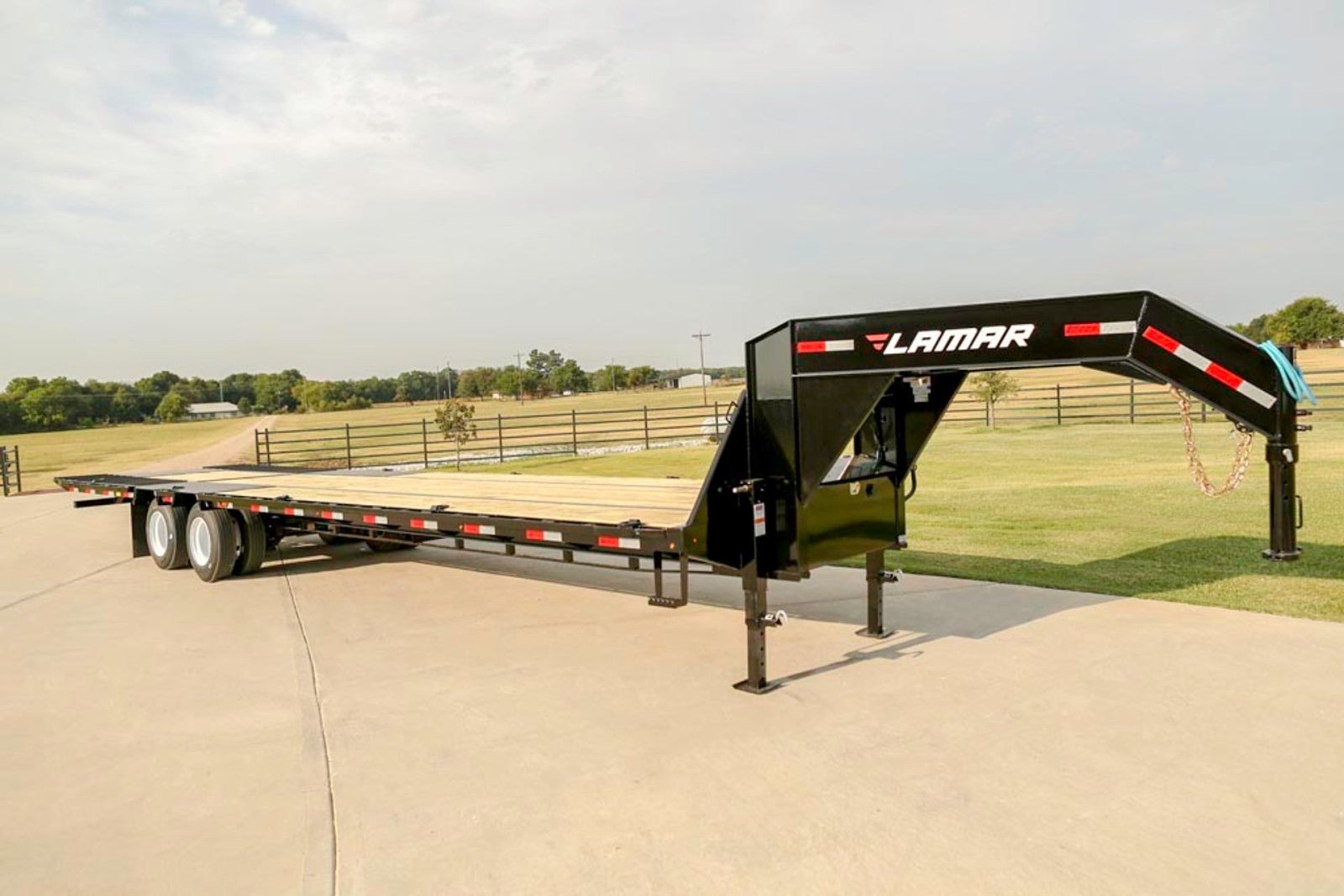 Lamar FG Deckover Goosneck Trailer - Stryker Dealership Group