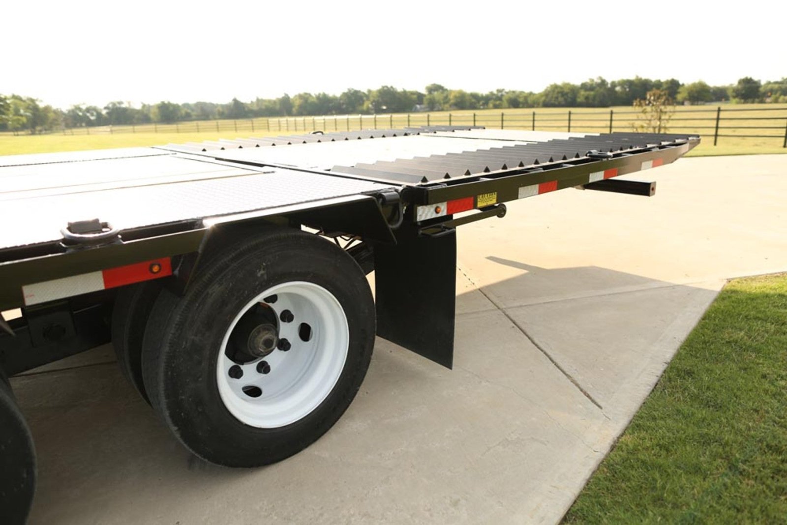 Lamar FG Deckover Goosneck Trailer - Stryker Dealership Group